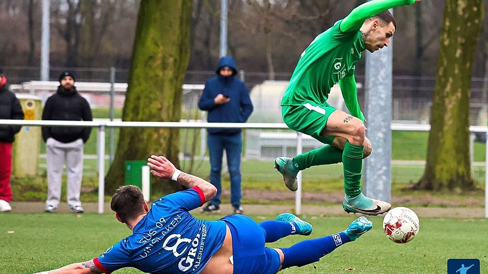 Dinslaken spielt in Hamborn vor. 