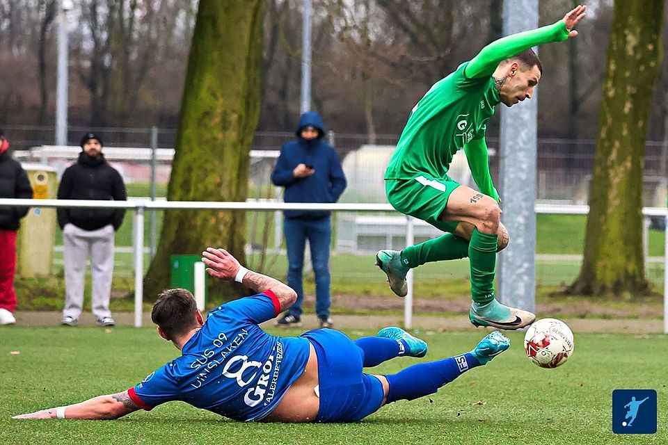 Dinslaken spielt in Hamborn vor. Dinslaken spielt in Hamborn vor.