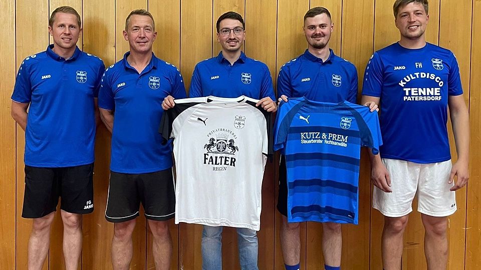 Matthias Schedlbauer (zweiter von links) soll den SV Gotteszell wieder in die Spur bringen 