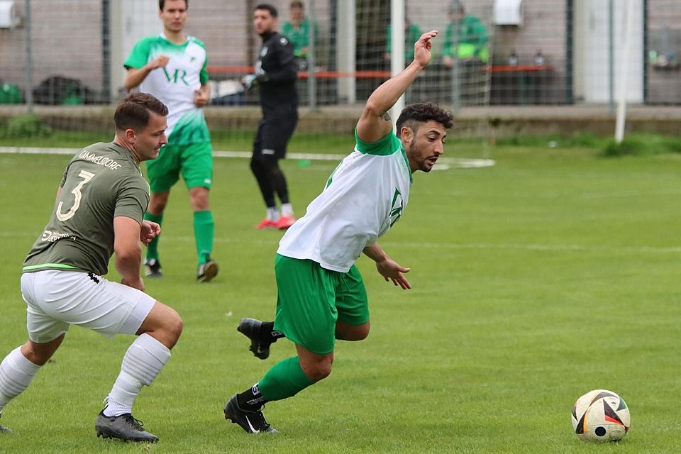 Nicht stoppen konnten die Gammelsdorfer den Dietersheimer Walace Rodrigues Viana (r.). Am Ende war er für drei der vier Gäste-Tore verantwortlich.
