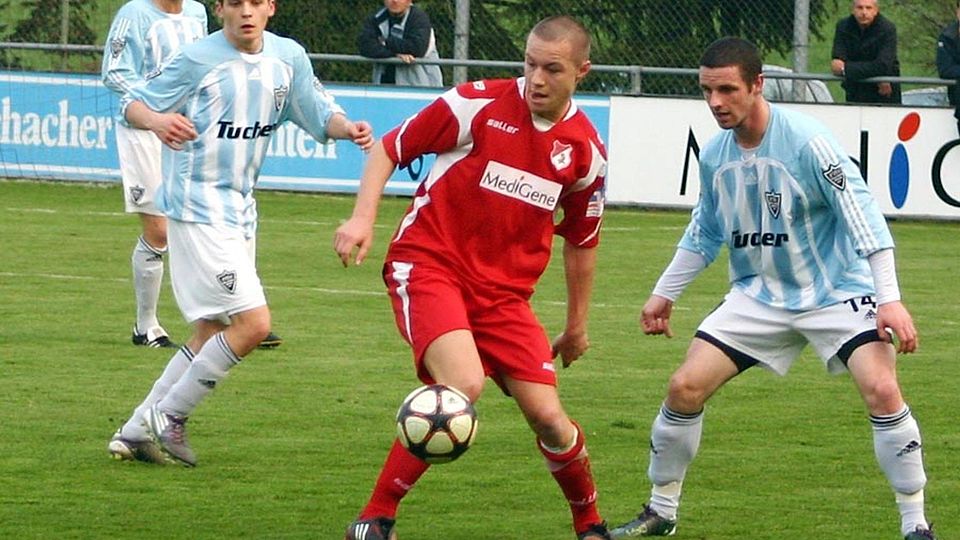 Franz Hübl, hier noch im Trikot des TSV Aindling am Ball, wird voraussichtlich nächste Saison für den BC Aichach verteidigen.  F.: Archiv