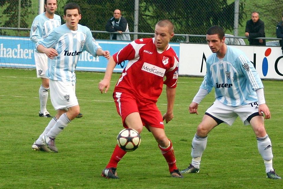 Franz Hübl, hier noch im Trikot des TSV Aindling am Ball, wird voraussichtlich nächste Saison für den BC Aichach verteidigen.  F.: Archiv