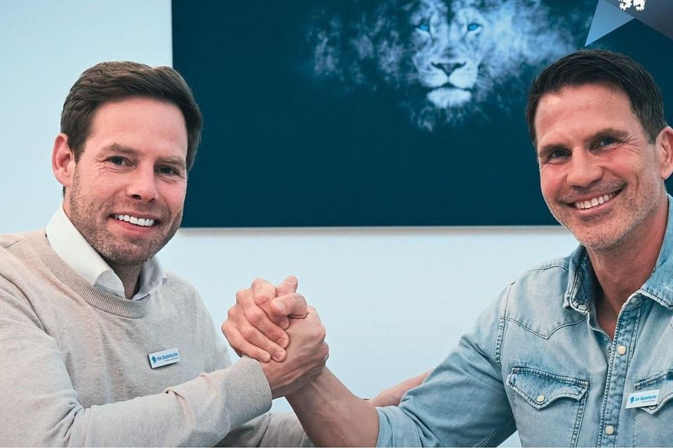 Deal! Werner und Glöckner (re.) besiegeln am Donnerstag die Fortsetzung der Zusammenarbeit.