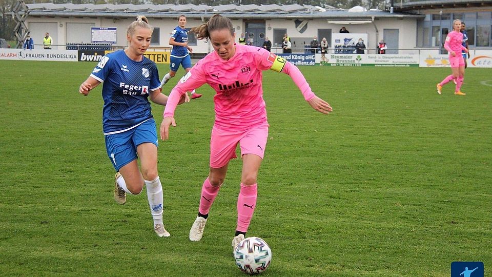 Irini Ioannidou (pink) verpasst ihr letztes Spiel für die SGS Essen. 