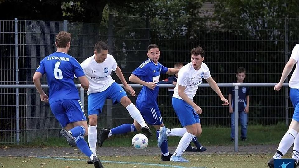 Das Team von Aufsteiger TuS Medenbach (weiße Trikots, hier im Duell gegen Naurod) um Dennis Deider empfängt Nachbar Spvgg. Igstadt.