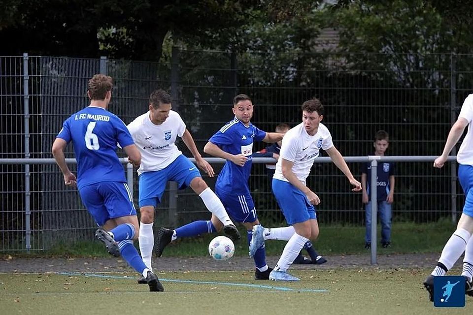 Das Team von Aufsteiger TuS Medenbach (weiße Trikots, hier im Duell gegen Naurod) um Dennis Deider empfängt Nachbar Spvgg. Igstadt.