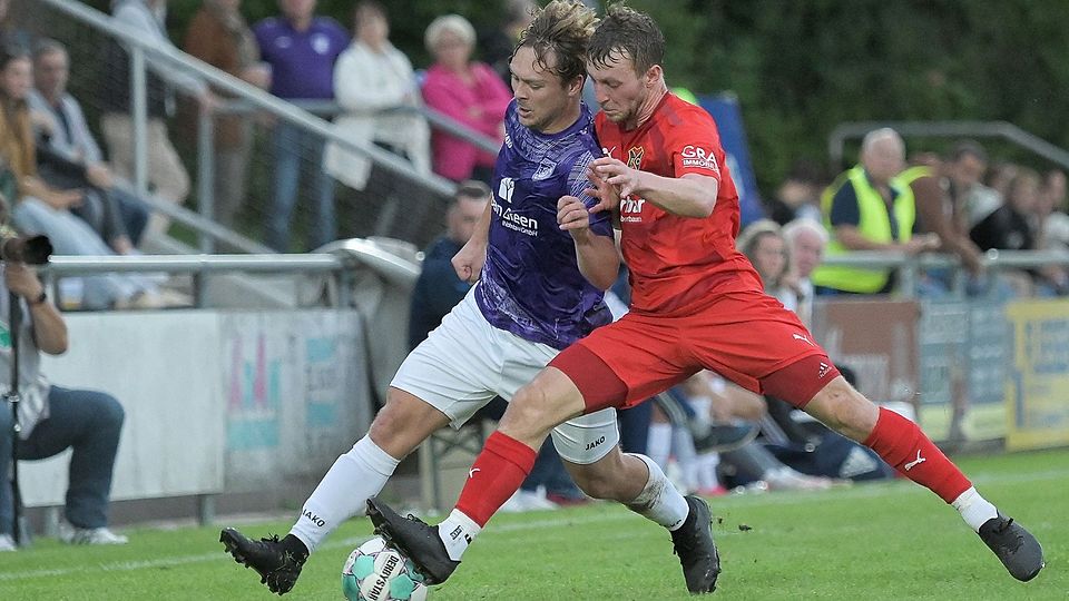 Spielte auch schon für Kareth-Lappersdorf: Parsbergs dritter Winterneuzugang Alexander Stark (links).