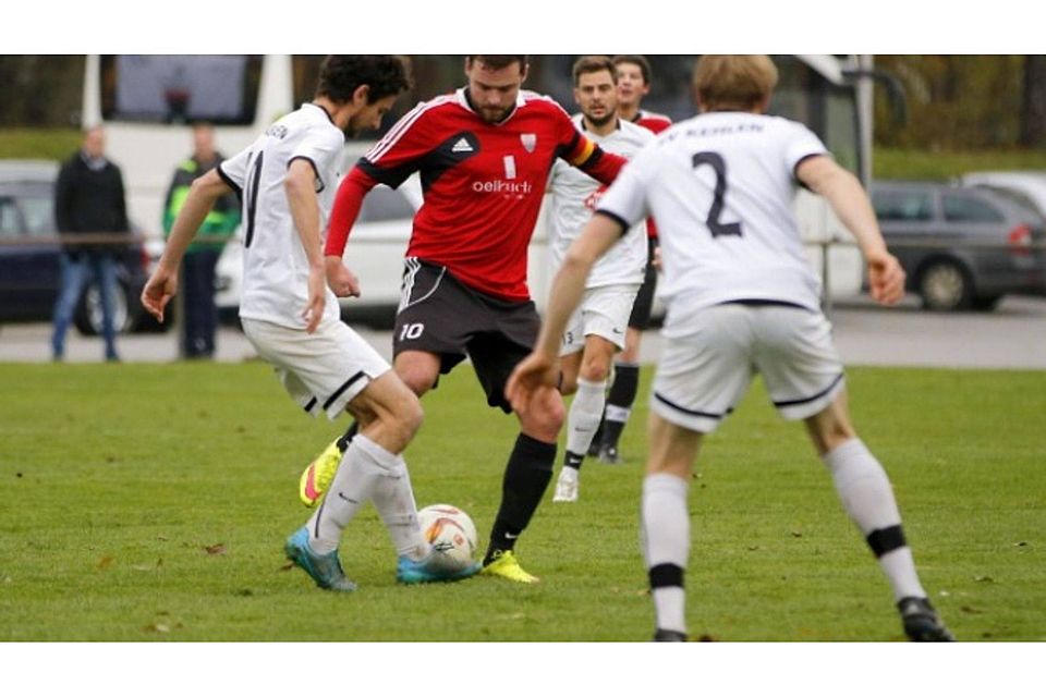 Der SV Kehlen (im Bild links, am Ball: David Bernhard) will zum Saisonabschluss nochmals ein Erfolgserlebnis einfahren. Foto: Niklas Kesenheimer