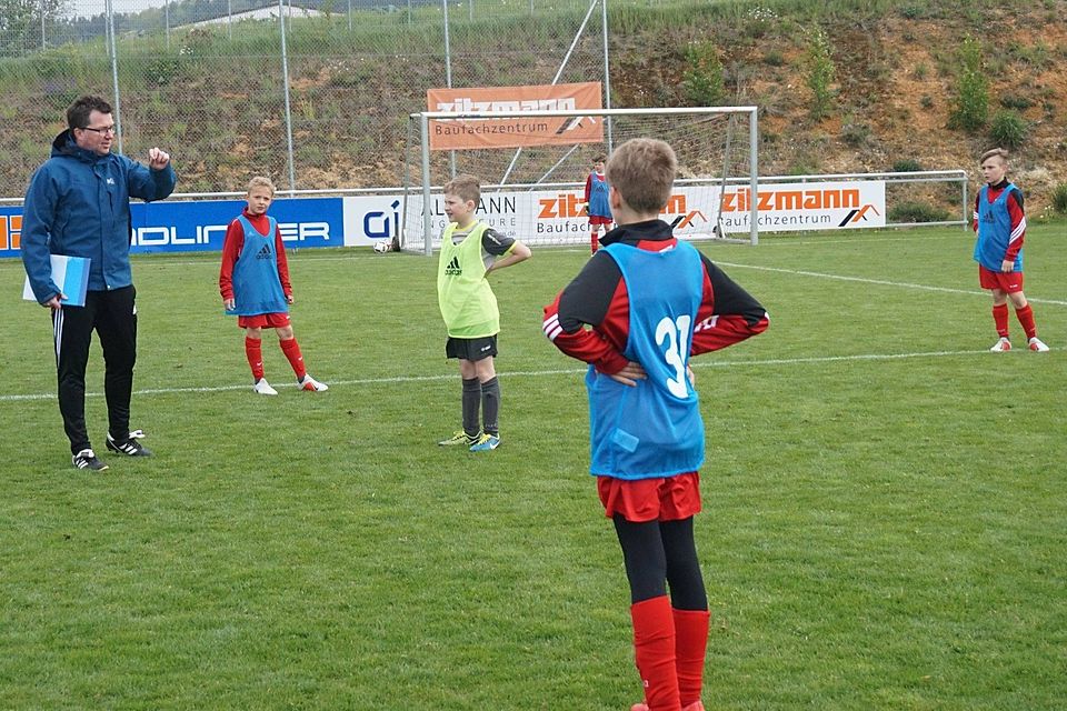 Der Bayerische Fußball-Verband veranstaltet die neue Schulungsreihe „Kindertrainer“ auch am BFV-NLZ Cham.