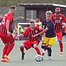 Der Klassenerhalt der TSG Wörsdorf wirkt sich auch positiv auf die Abstiegssituation in den unteren Klassen aus. Der SV Erbach (rot-schwarze Trikots) ist sicher gerettet, der TuS Breithardt (blaue Trikots) darf in die Relegation. 