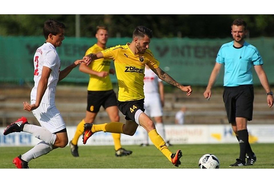 Die DJK Vilzing um Neuzugang André Luge (re.)zeigte beim FC Ingolstadt II eine ordentliche Leistung  F: Tschannerl