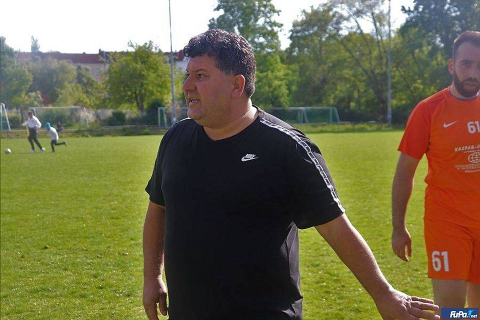 Ayhan Bilek bleibt weiterhin Trainer in Schöneberg.