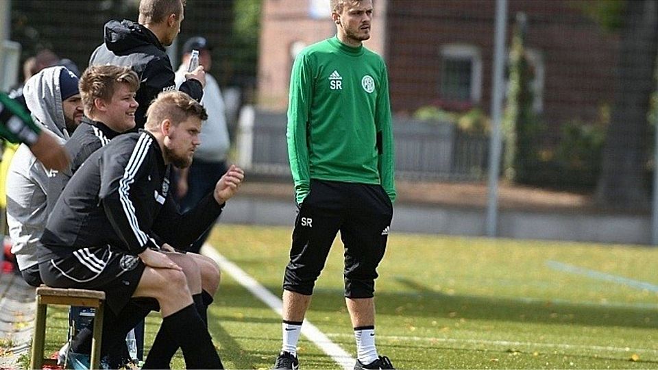 PSV-Spielertrainer Sebastian Räker hat ab sofort zwei Spieler weniger im Kader. F: Feldmann