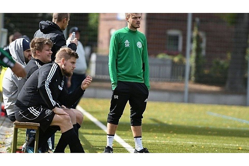 PSV-Spielertrainer Sebastian Räker hat ab sofort zwei Spieler weniger im Kader. F: Feldmann