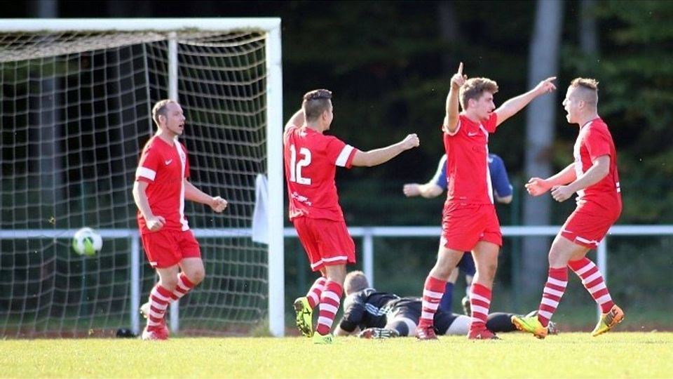 Der Ball ist im Netz: Moritz Ketter hat zum 2:1 für die SG Wehrheim/Pfaffenwiesbach getroffen.	Foto: Breier