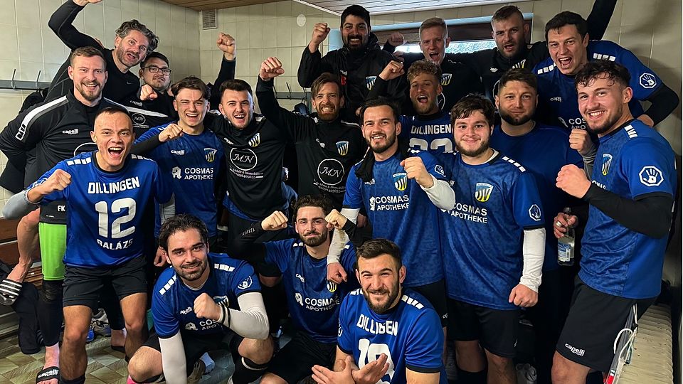 Kreisligaaufsteiger SSV Dillingen freut sich über drei wichtige Auswärtspunkte zum Frühjahrsrundenauftakt. Neuzugang Fisnik Lloqanaj (vordere Reihe rechts) schnürte beim 4:1-Sieg in Mindelzell gleich einen Triplepack.