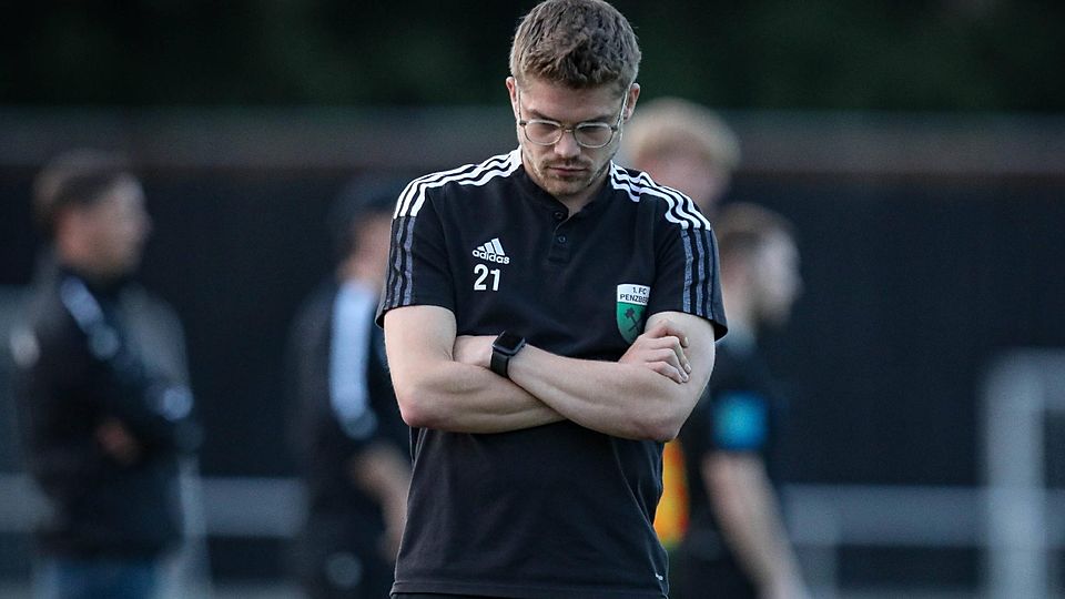 Simon Ollert, Trainer des Fußball-Bezirksligisten FC Penzberg, nach der 2:4-Heimniederlage gegen den TSV Murnau am 8. August 2023.