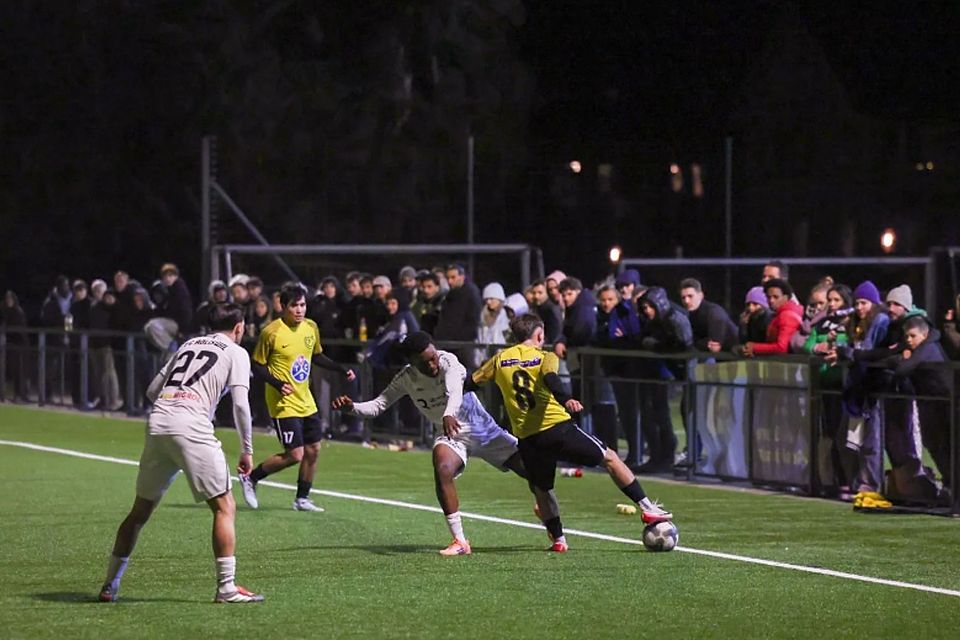 Unterstrass behält den Ball im Spiel und die Punkte auf der Steichluppe