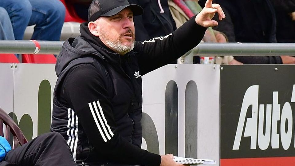 Trainer Franco Simon soll den VfL Kaufering gleich wieder nach oben führen.