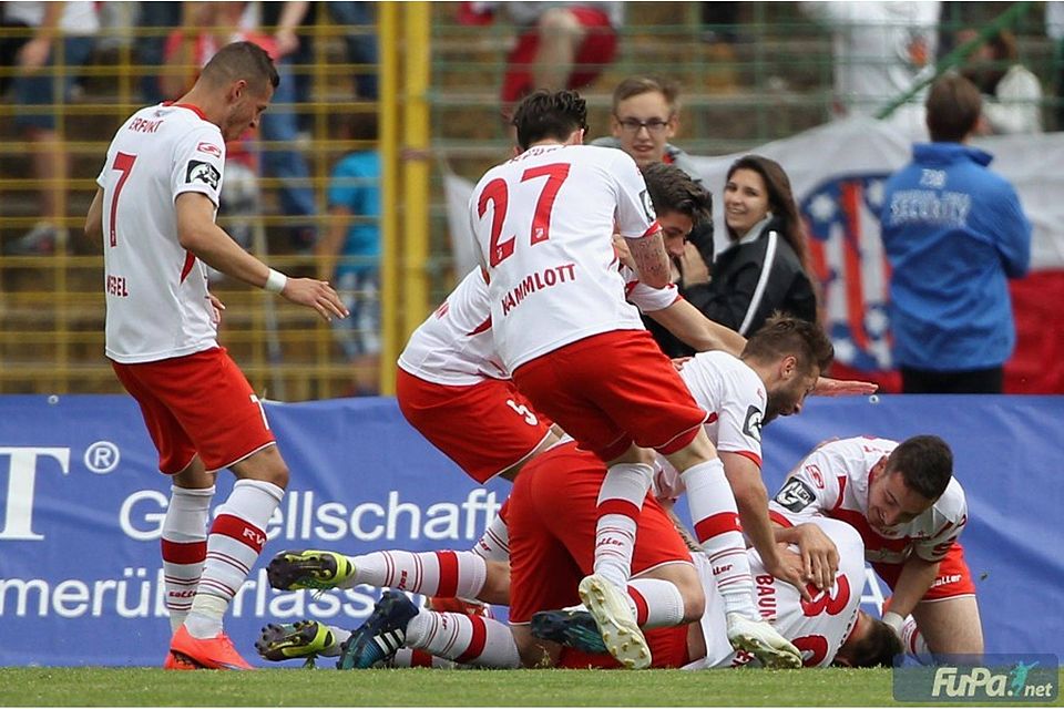 Rot-Weiß Erfurt besiegte am letzten Spieltag Unterhaching und darf sich auf eine besondere Belohnung freuen. Foto: getty