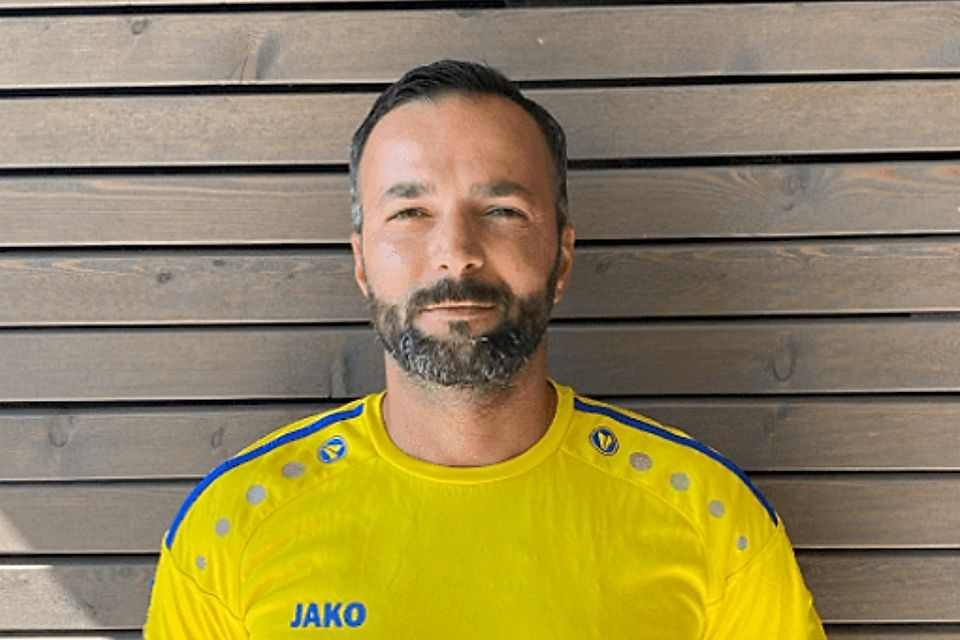 Trainer Ferhat Ökce hat das Zepter beim TSV Weeze übernommen.
