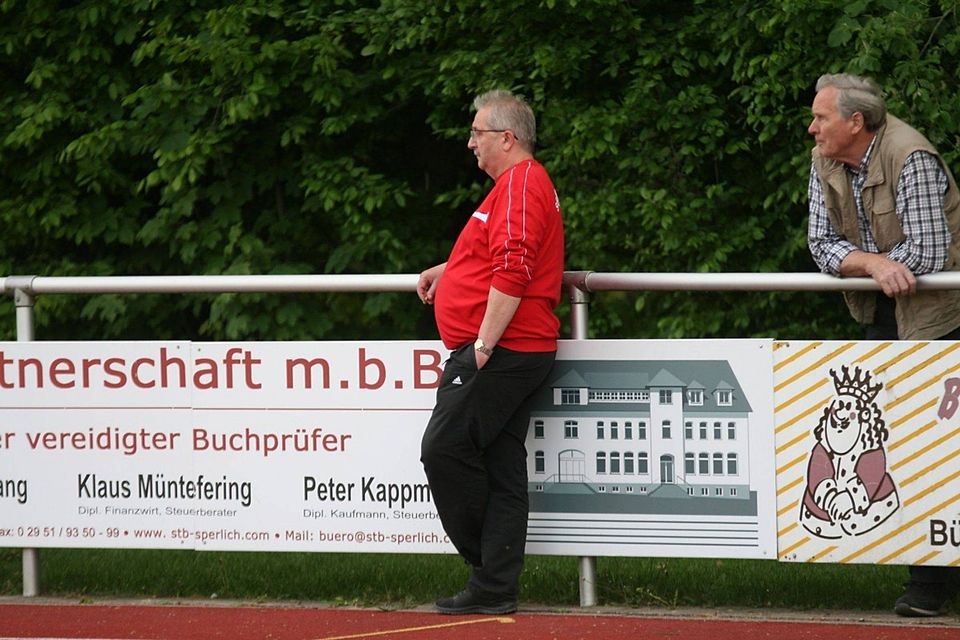F: Kara In der nächsten Saison mit seiner Mannschaft unter anderem in Dörenhagen zu Gast: SG-Coach Hardy Zich.