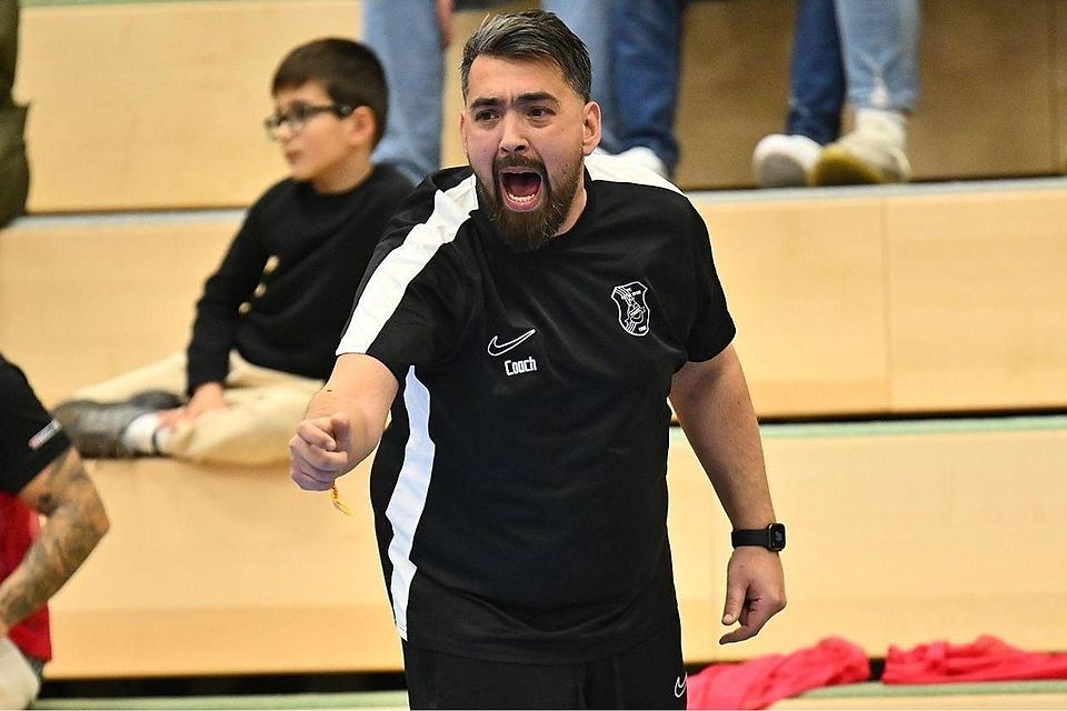 Fatih Topcu ist mit Fatih Ingolstadt zum weiten Mal nach 2023 bayrischer Hallenfußballmeister