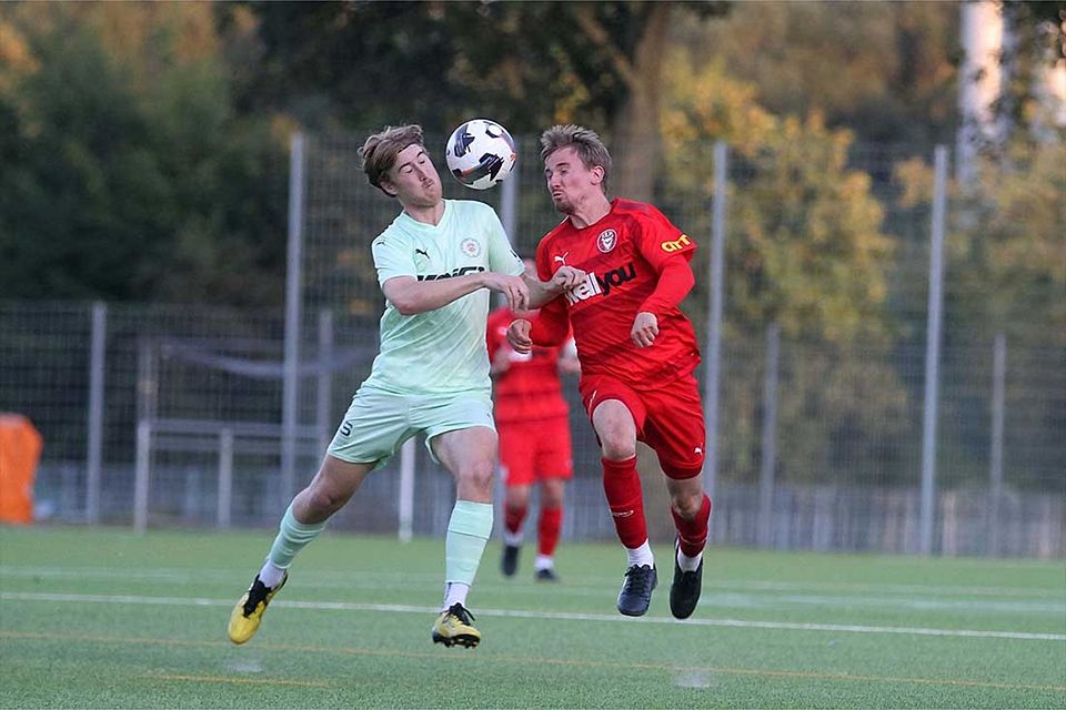 Yannik Jakubowski (Kilia Kiel) gegen Meiko Werner (li., PSV Neumünster) beim 3:3 vor einigen Monaten.