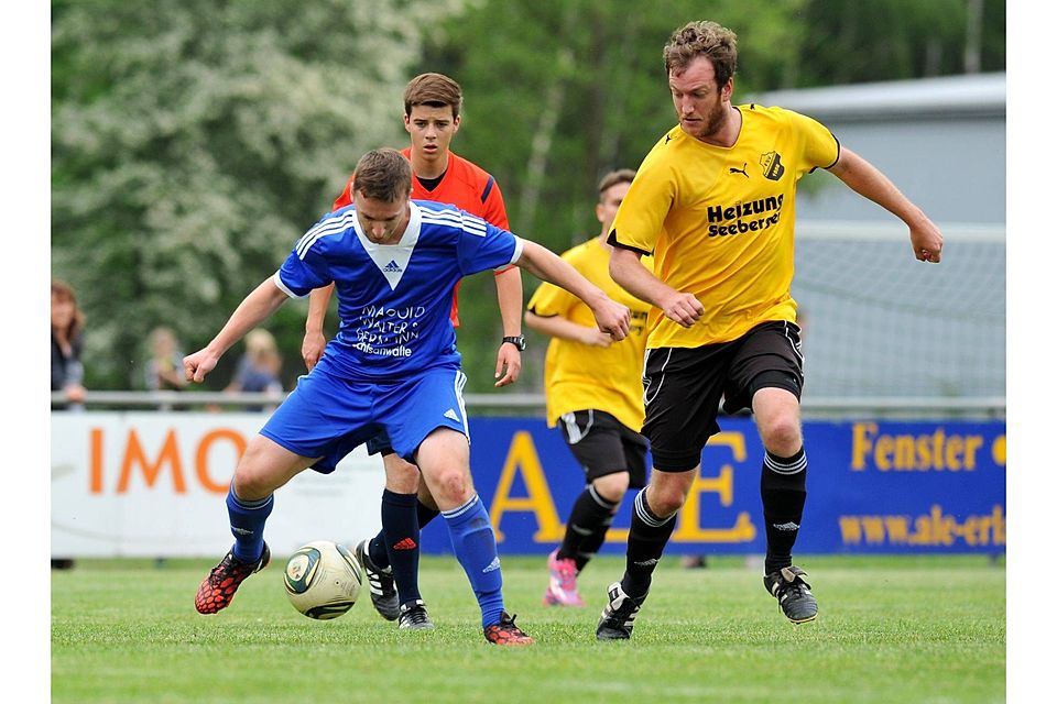 Immer wenn sich die SpVgg Zeckern (blaue Trikots) und der FSV Großenseebach (gelbe Hemden) gegenüberstanden, ging es knapp zu. Drei der letzten vier Begegnungen endeten mit einem 1:1. F: Mark Johnston