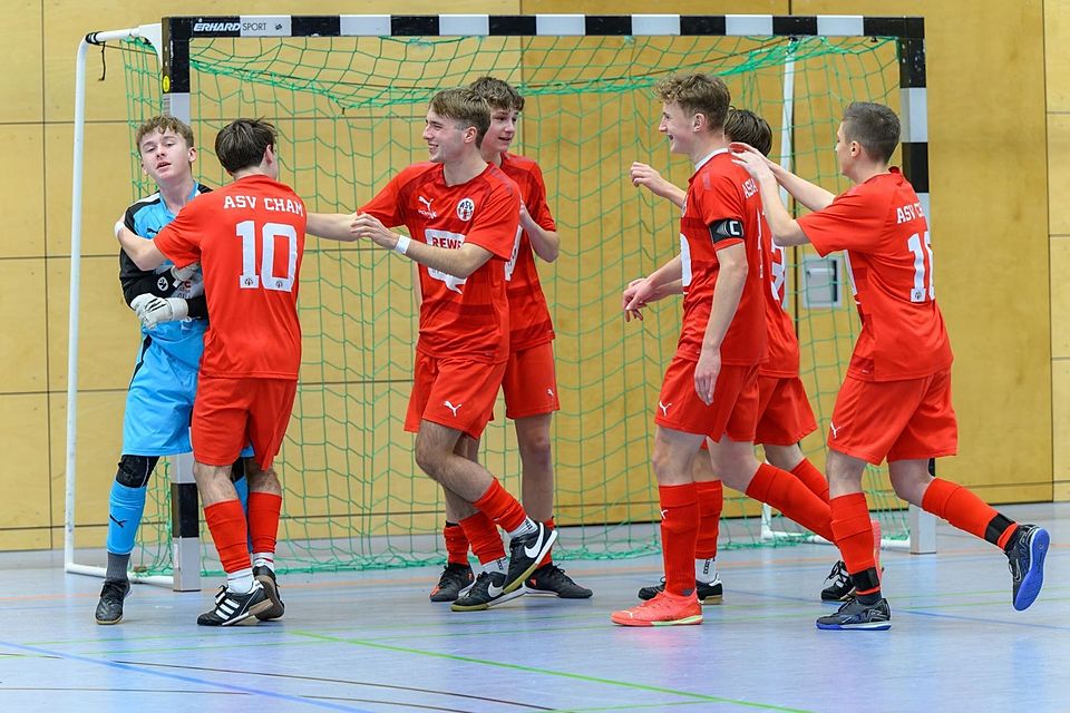 Die U17 des ASV Cham ist beim Hallen-Bezirksfinale dabei. Die U17 des ASV Cham ist beim Hallen-Bezirksfinale dabei.
