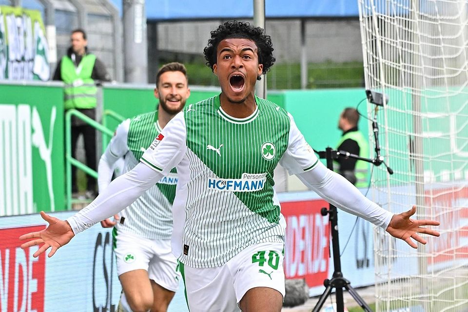 David Abrangao erzielte in der zweiten Liga seinen ersten Treffer im Profifußball. David Abrangao erzielte in der zweiten Liga seinen ersten Treffer im Profifußball.