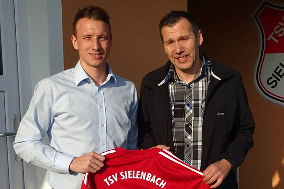 Sebastian Hüttner (links) übernimmt den TSV Sielenbach im Sommer als Spielertrainer.  Foto: Sielenbach