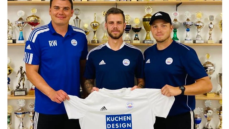Daniel Große (Mitte) bringt reichlich Verbandsliga-Erfahrung mit zu Germania Roßlau.