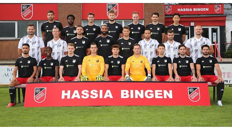 Bereit für die Oberliga: Mannschaft und Trainerteam von Hassia Bingen starten in Eisbachtal