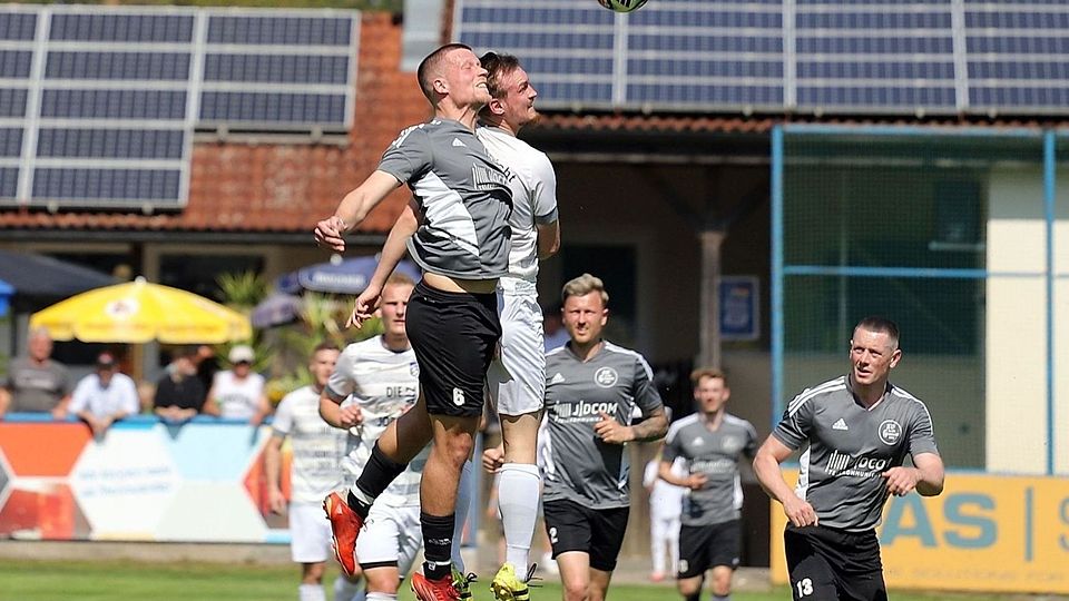 Nach vielen Jahren erstmals wieder auf Kreisebene am Start, möchte die SV Grafenwöhr (graues Trikot) eine Etage tiefer schnell Fuß fassen.