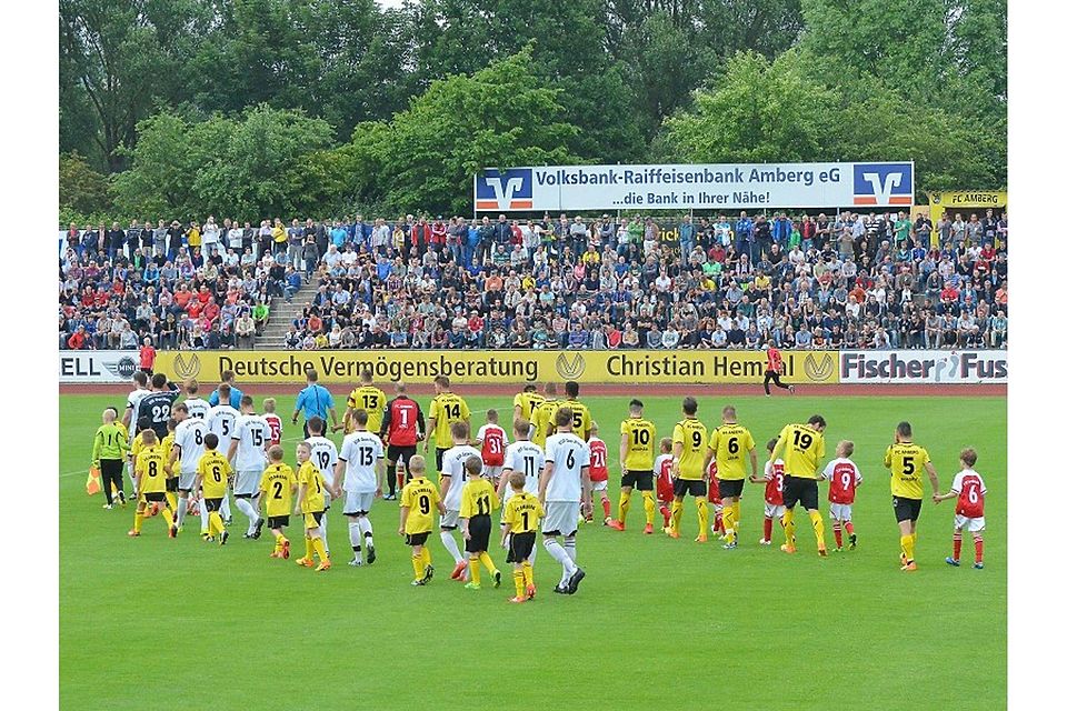 Die Fans des FC Amberg dürfen sich freuen: Die Preise für Regionalliga bleiben erschwinglich. F: Eberhardt