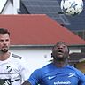 Sie haben besten Chancen auf den Titel, Jascha Beck (links) und seine Teamkollegen vom TSV Arnbach. Am Ball Haimhausens Torschütze Modibo Konare.