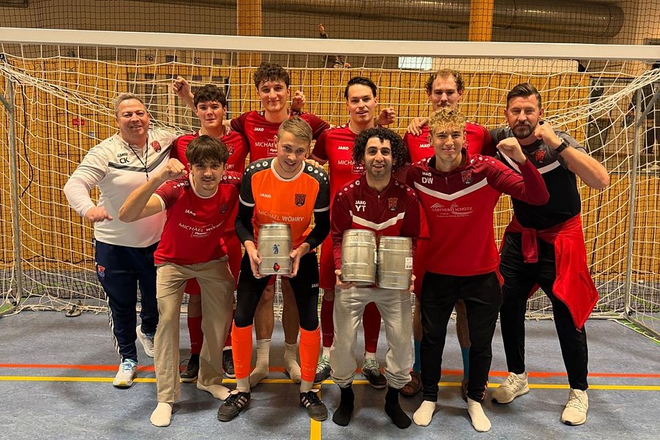 Sieger des Hallencups: der TSV Zorneding mit (hinten, v.l.) Christian Kraus, Marcel Koppitz, Luis Mikusch, Markus Weth, Jannik Ast, Boris Sibila sowie (vorne, v.l.) Tobias Savary, David Sibila, Yazar Taskin und Daniel Winzer. Sieger des Hallencups: der TSV Zorneding mit (hinten, v.l.) Christian Kraus, Marcel Koppitz, Luis Mikusch, Markus Weth, Jannik Ast, Boris Sibila sowie (vorne, v.l.) Tobias Savary, David Sibila, Yazar Taskin und Daniel Winzer.