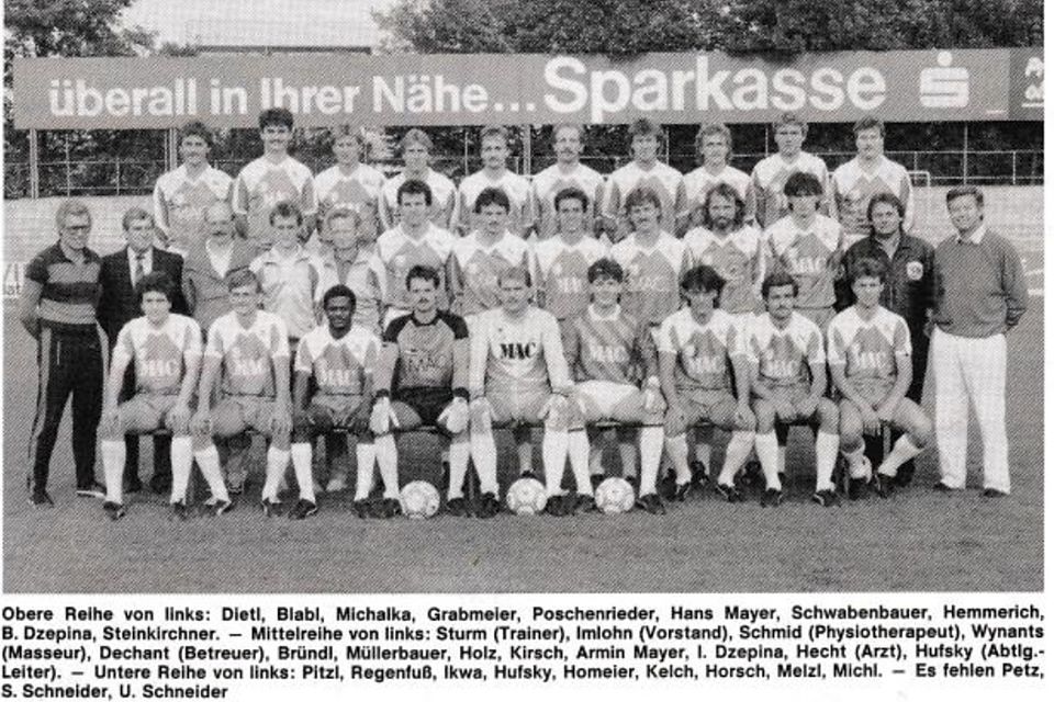 Die Mannschaft des SSV Jahn Regensburg zu Beginn der Saison 1987/88.