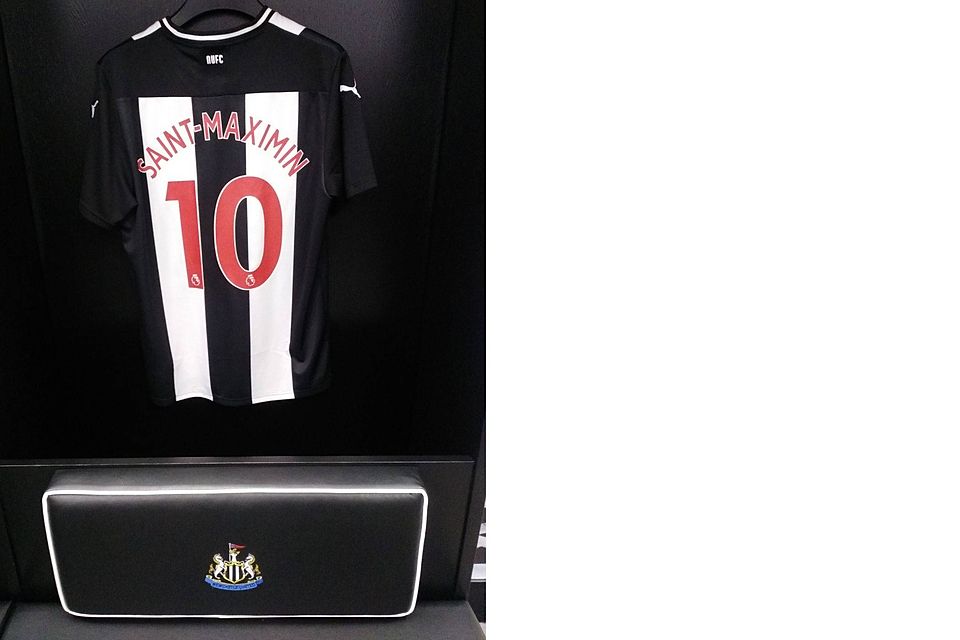 Edel, edel und wohl sehr bequem: In der Umkleidekabine des Newcastle United Football Clubs geht es gediegen zu.