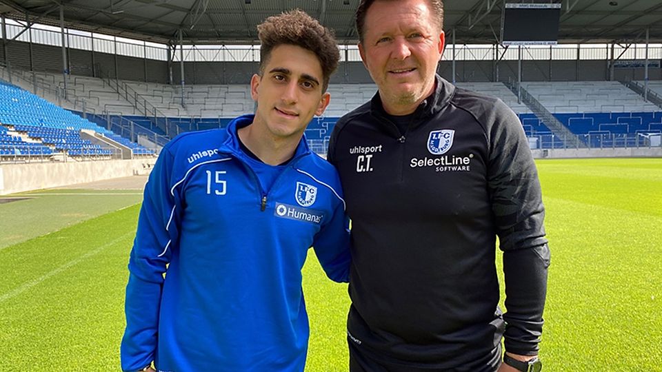 VfB-Leihgabe Ömer Beyaz (links) mit Cheftrainer Christian Titz.