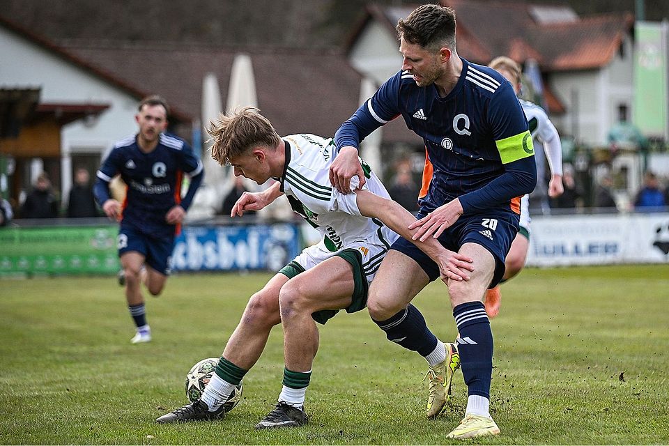 Die DJK Ammerthal (links) musste ein hartes Stück Arbeit verrichten, ehe der 19. Saisonsieg unter Dach und Fach war.