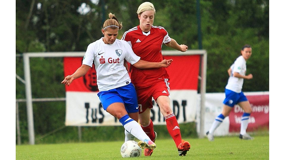 In der zweiten Liga waren die Frauen von TuS Wörrstadt im vergangenen Jahr chancenlos - unter anderem gegen den VfL Bochum. Gegen Schott Mainz können Spielführerin Katharina Schütz (rot) und die TuS nun zeigen, ob die Mannschaft reifer geworden ist. F: Wolff