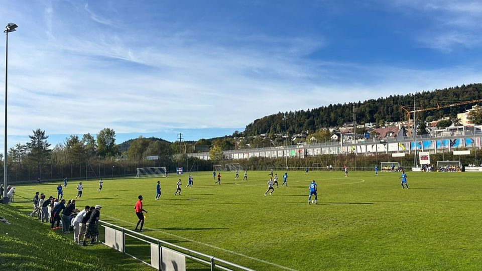 Das Duell Absteiger vs. Aufsteiger konnte der SV Höngg gegen Oetwil-Geroldswil mit 2:1 für sich entscheiden und die Rote Laterne abgeben.