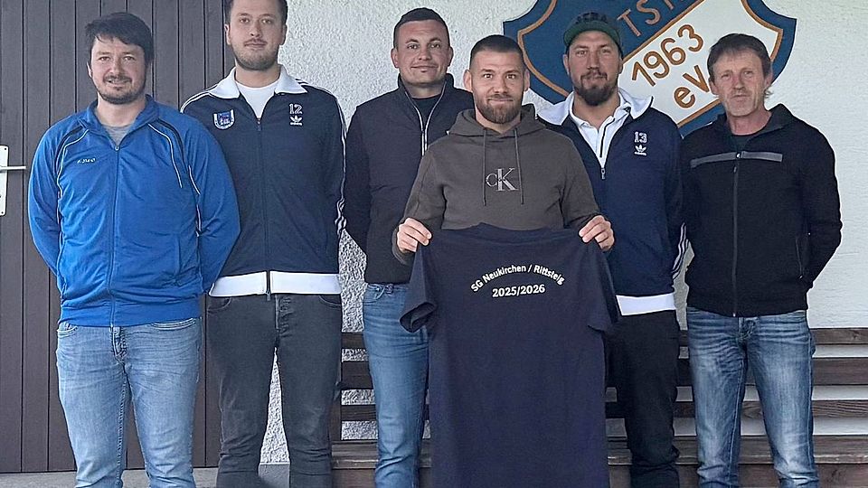 von links nach rechts: Reinhard Breuherr (1. ABTL SVR), Johannes Schreiner (2. ABTL SVN), Christopher Gierstl (1. Vorstand SVN), Norbert Nuspzan (Trainer), Uli Aschenbrenner (1. ABTL SVN), Franz Freitmuth (1. Vorstand SVR)