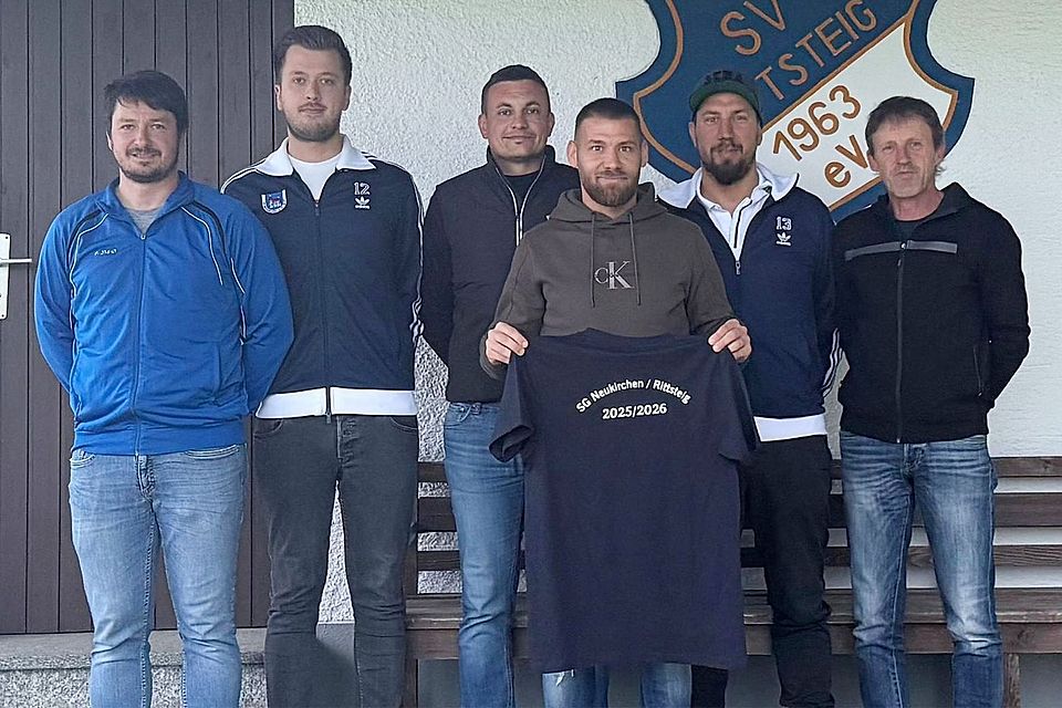 von links nach rechts: Reinhard Breuherr (1. ABTL SVR), Johannes Schreiner (2. ABTL SVN), Christopher Gierstl (1. Vorstand SVN), Norbert Nuspzan (Trainer), Uli Aschenbrenner (1. ABTL SVN), Franz Freitmuth (1. Vorstand SVR)