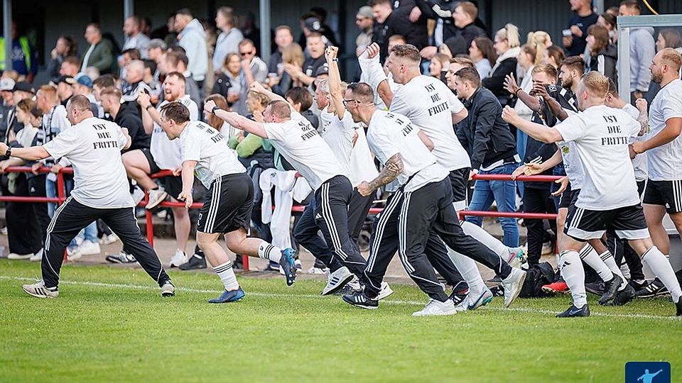 Großer Jubel nach dem Gewinn der Kreisplakette im vergangenen Jahr. Auch in dieser Saison steht die VSV Hedendorf/Neukloster III wieder im Finale. 