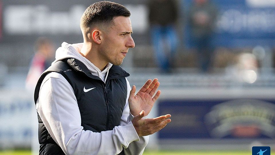 Trotz schwieriger Lage gibt's von Tobias Beck Applaus.