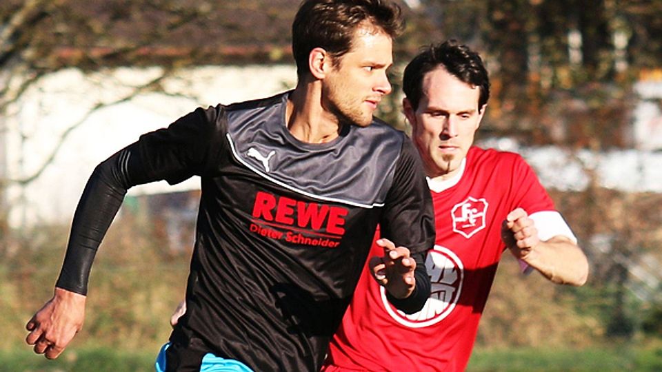 Vincent Lipschinski (l.) gewann mit der SG Wasser/Kollmarsreute - und ist nun einer von Elf in der ersten Bezirksliga-Auswahl der Woche. | Foto: Andreas Hoch