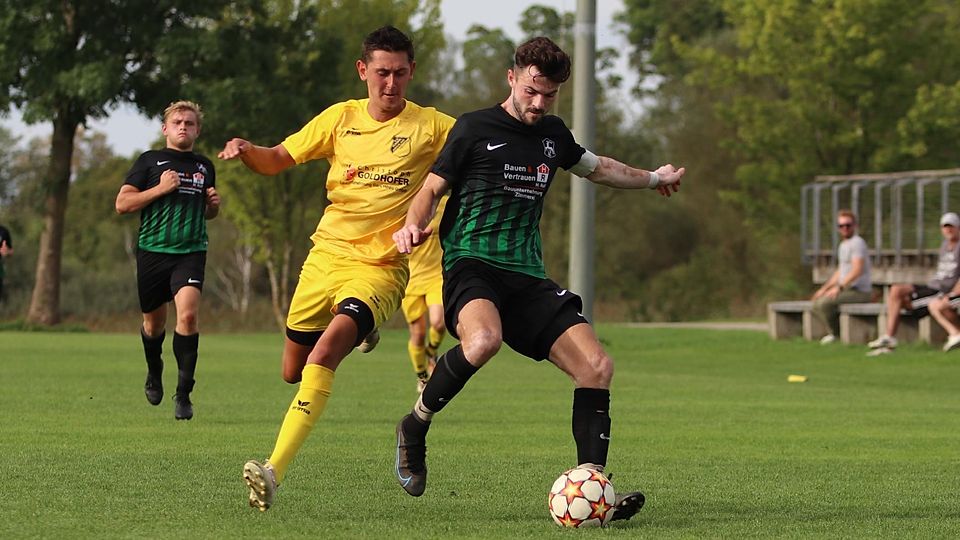 Lenggrieser SC Sebastian Biagini (re.) hier gegen Münsings Michael Lang